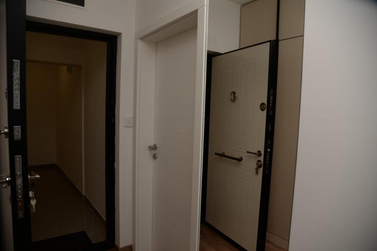 Lilien Apartment Airport Ledine エクステリア 写真