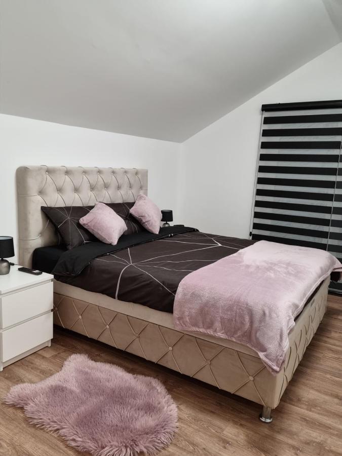 Lilien Apartment Airport Ledine エクステリア 写真